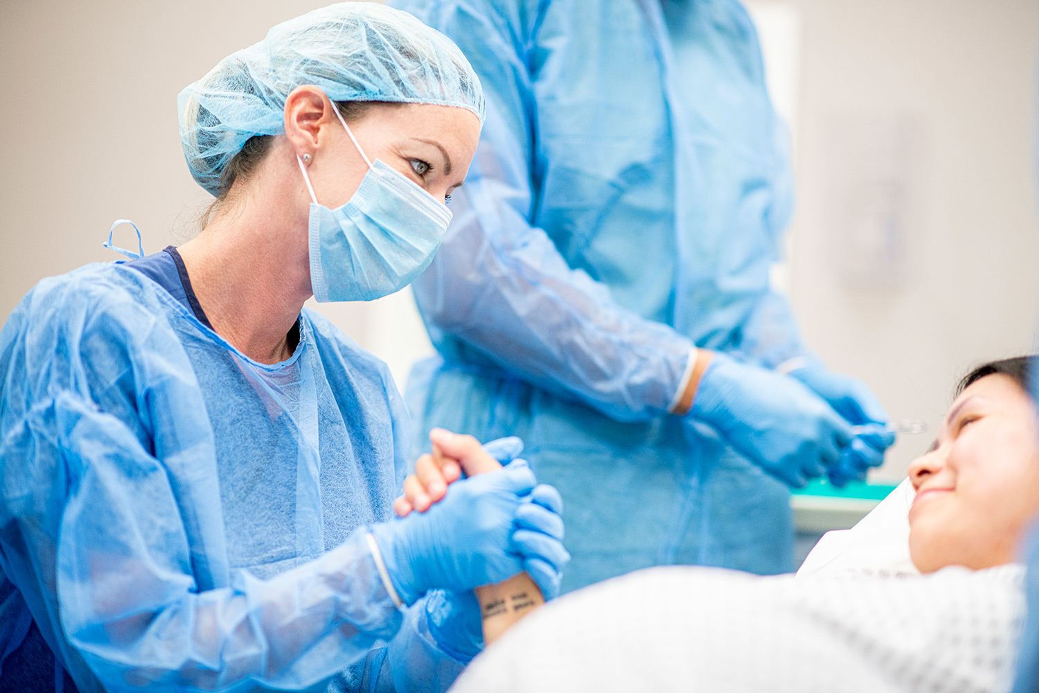 A nurse speaking with a new mother